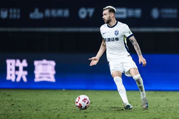 图多列揭秘武汉三镇制胜关键 沙特经验助球员应对高温挑战